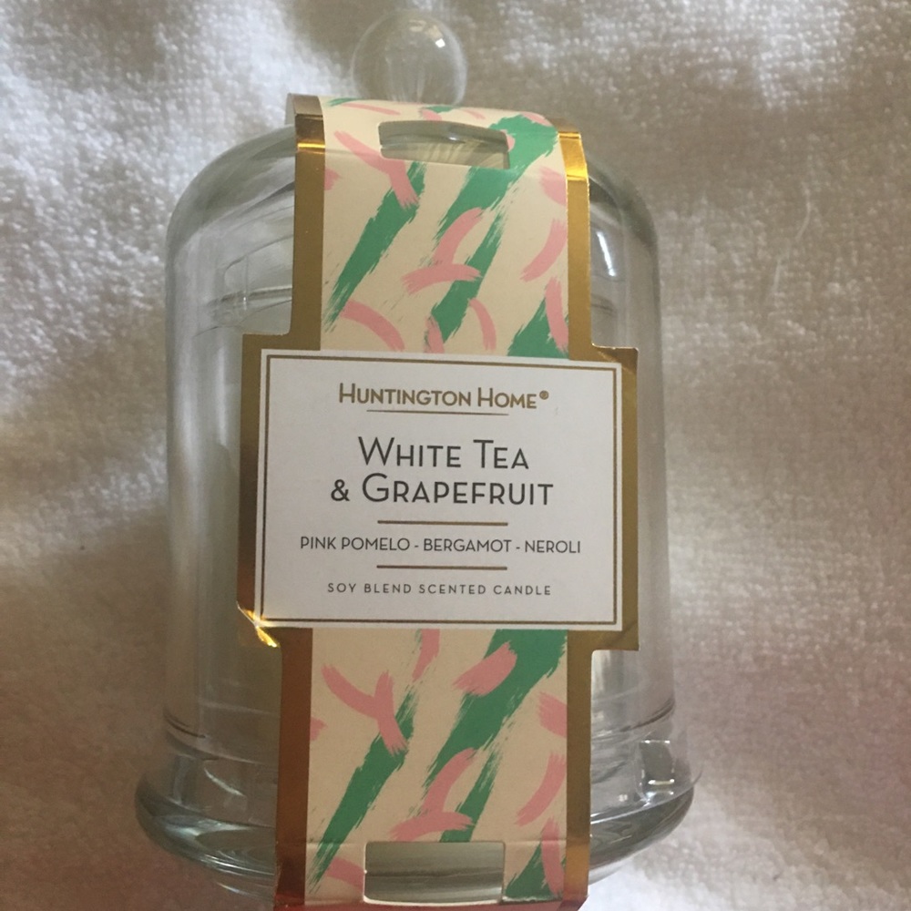 NWT Huntington home grapefruit and white tea scented candle and holder